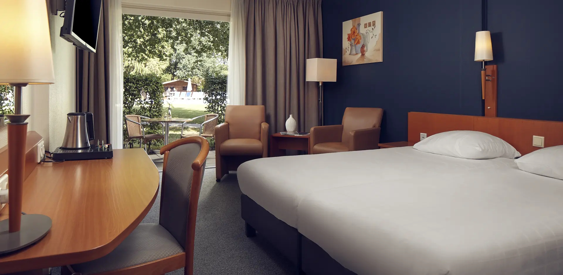 Hotelkamer bij de Werelt Garderen met terras en openslaande deuren