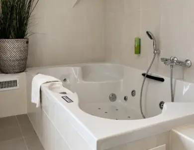 Bubbelbad in de suite van Hotel de Werelt Garderen