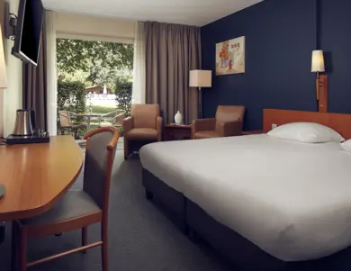 Hotelkamer bij de Werelt Garderen met terras en openslaande deuren