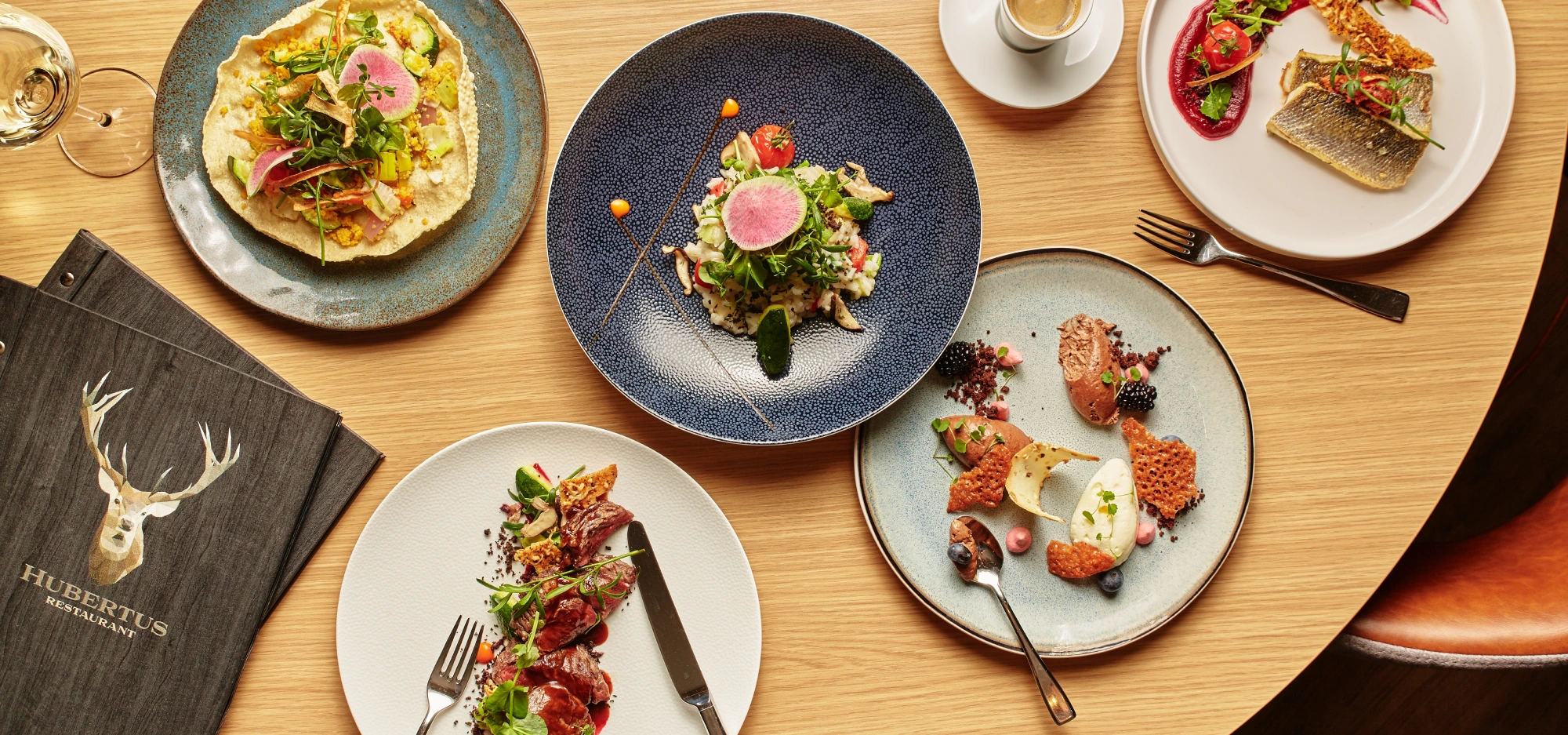 Culinair gerecht geserveerd in het restaurant van De Werelt Lunteren, bereid met verse ingrediënten uit de regio.